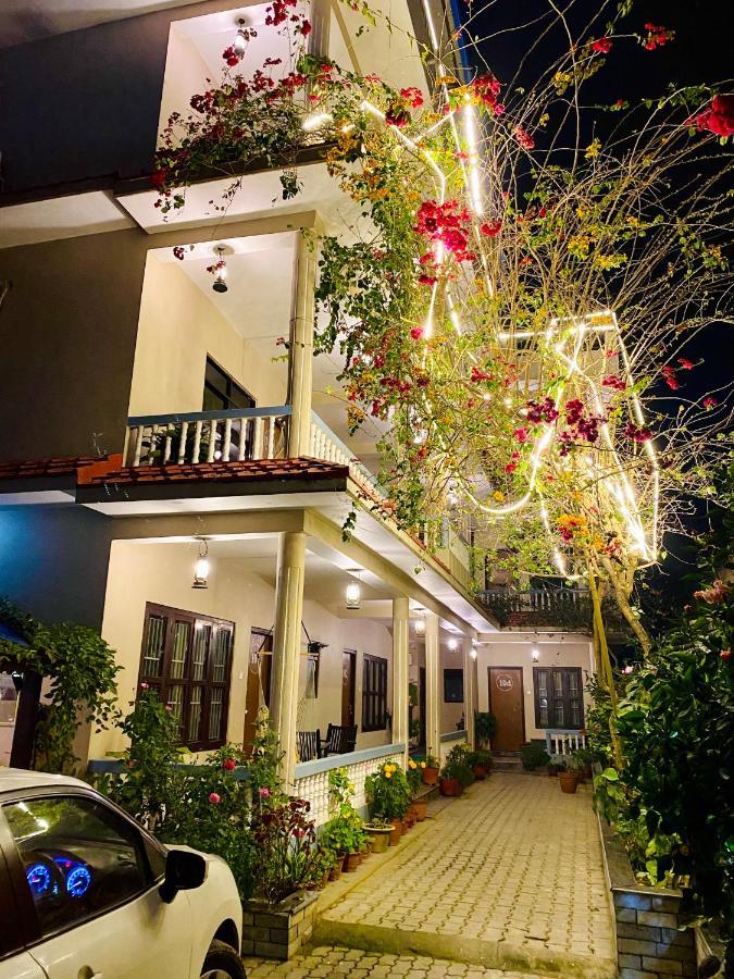 Peacock - A Family-Run Hotel Sauraha Exterior photo