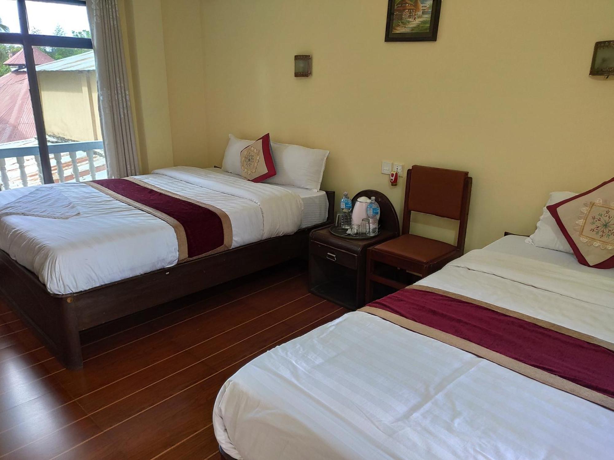 Peacock - A Family-Run Hotel Sauraha Exterior photo