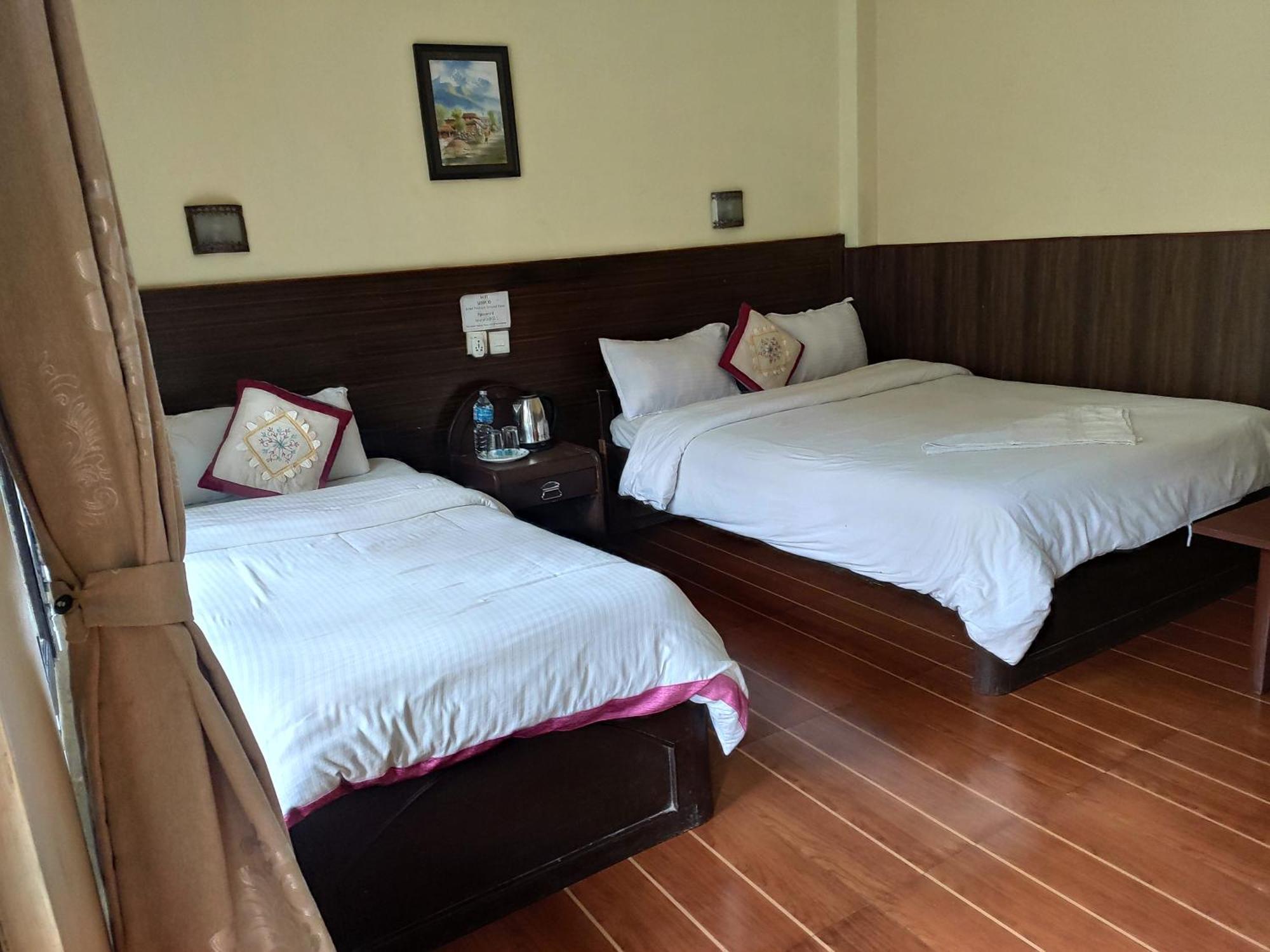 Peacock - A Family-Run Hotel Sauraha Exterior photo